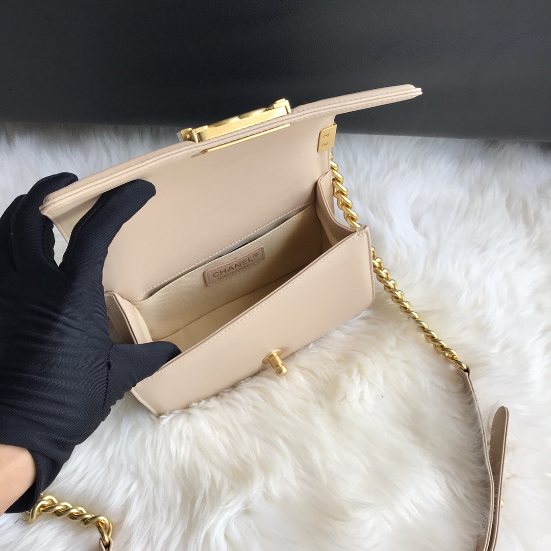 A67085, Small BOY CHANEL Handbag, Calfskin & Gold-Tone Metal