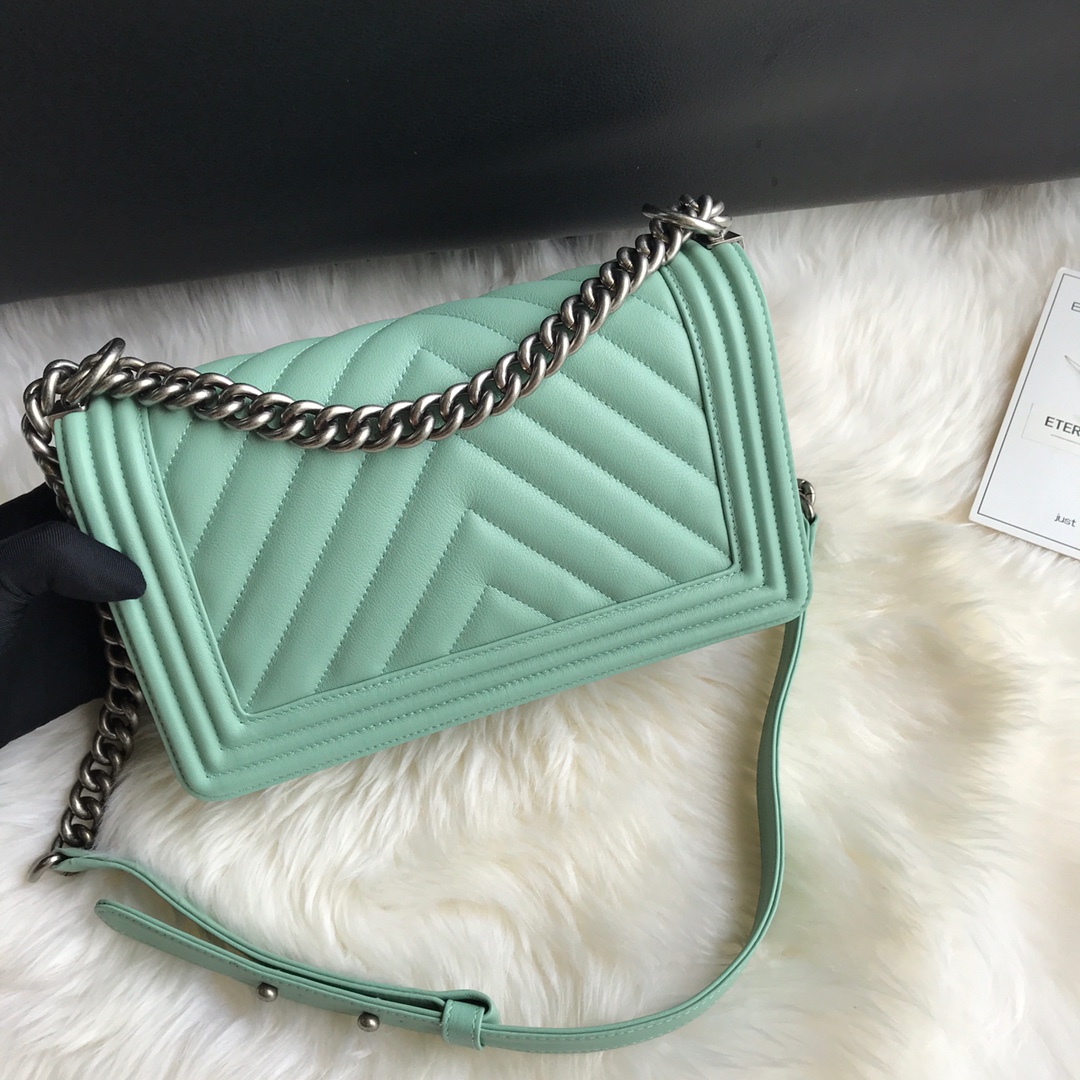  A67086, BOY CHANEL Handbag, Calfskin & Ruthenium-Finish Metal