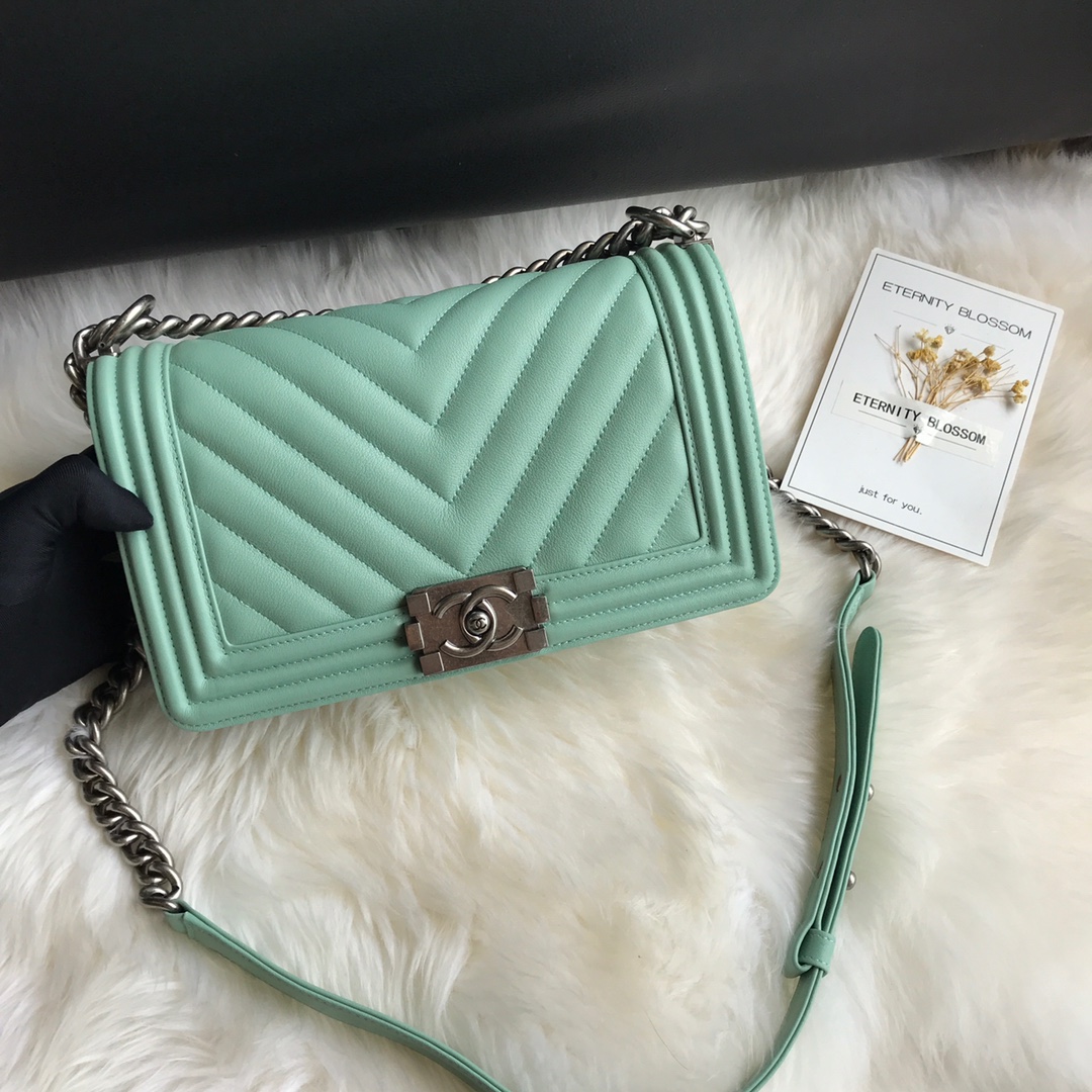  A67086, BOY CHANEL Handbag, Calfskin & Ruthenium-Finish Metal