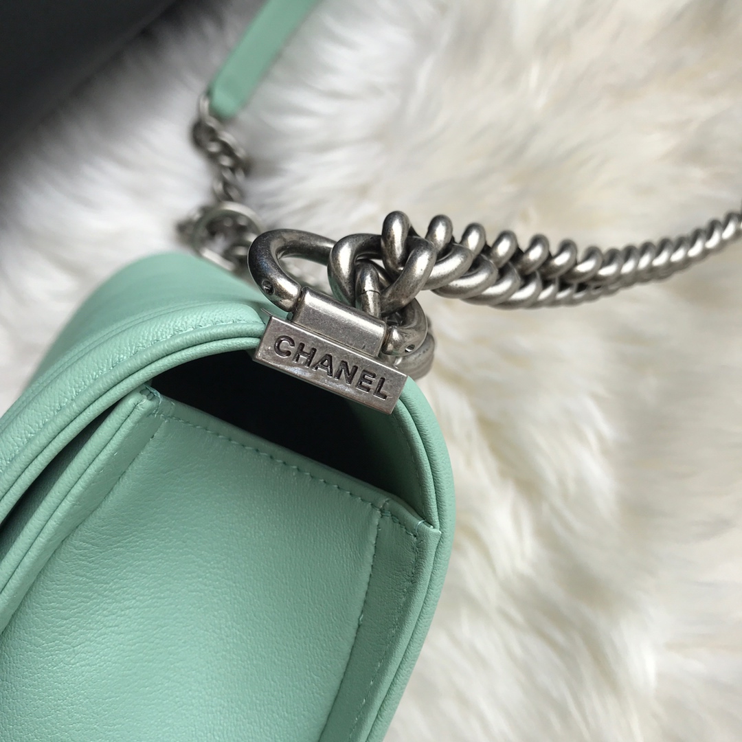  A67086, BOY CHANEL Handbag, Calfskin & Ruthenium-Finish Metal