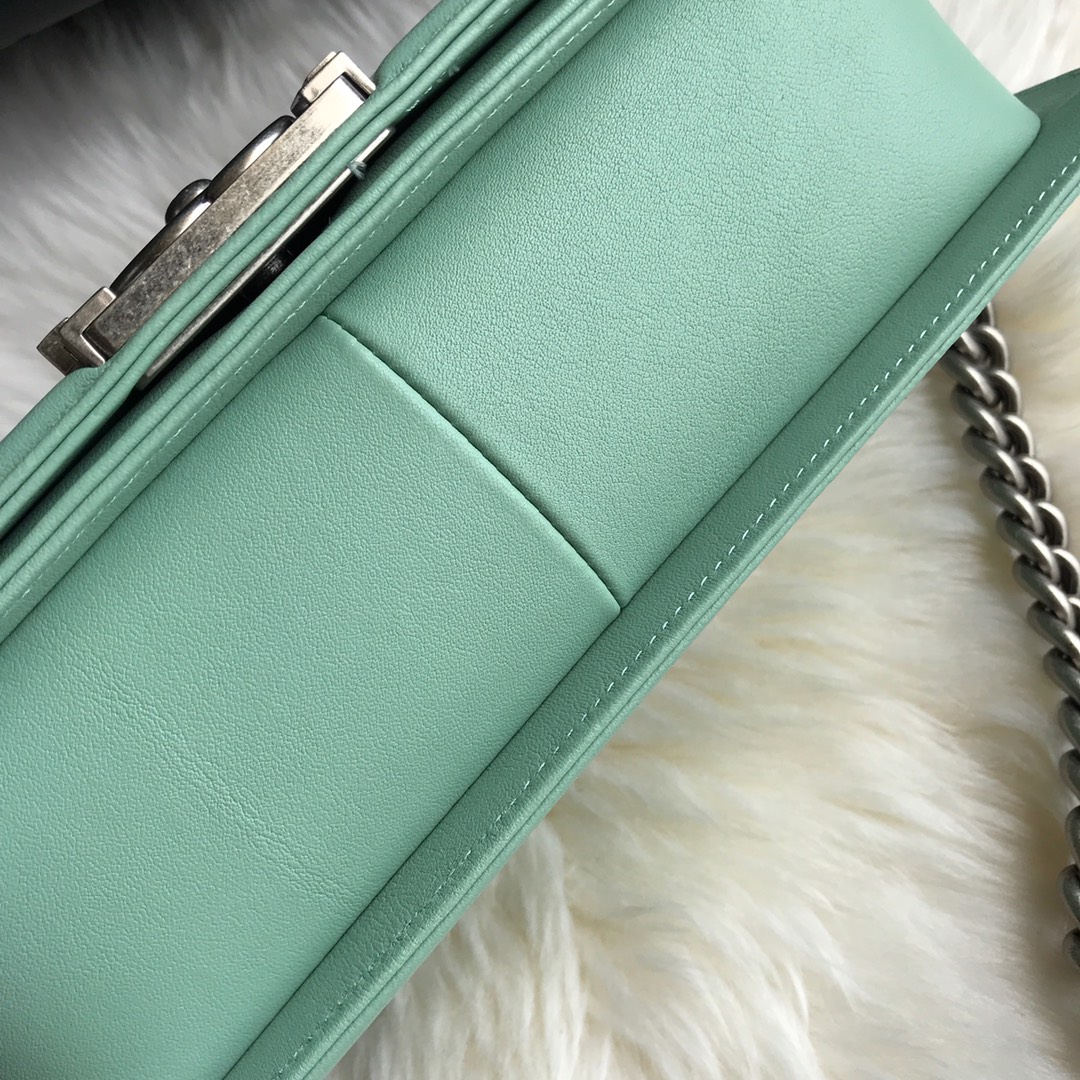  A67086, BOY CHANEL Handbag, Calfskin & Ruthenium-Finish Metal