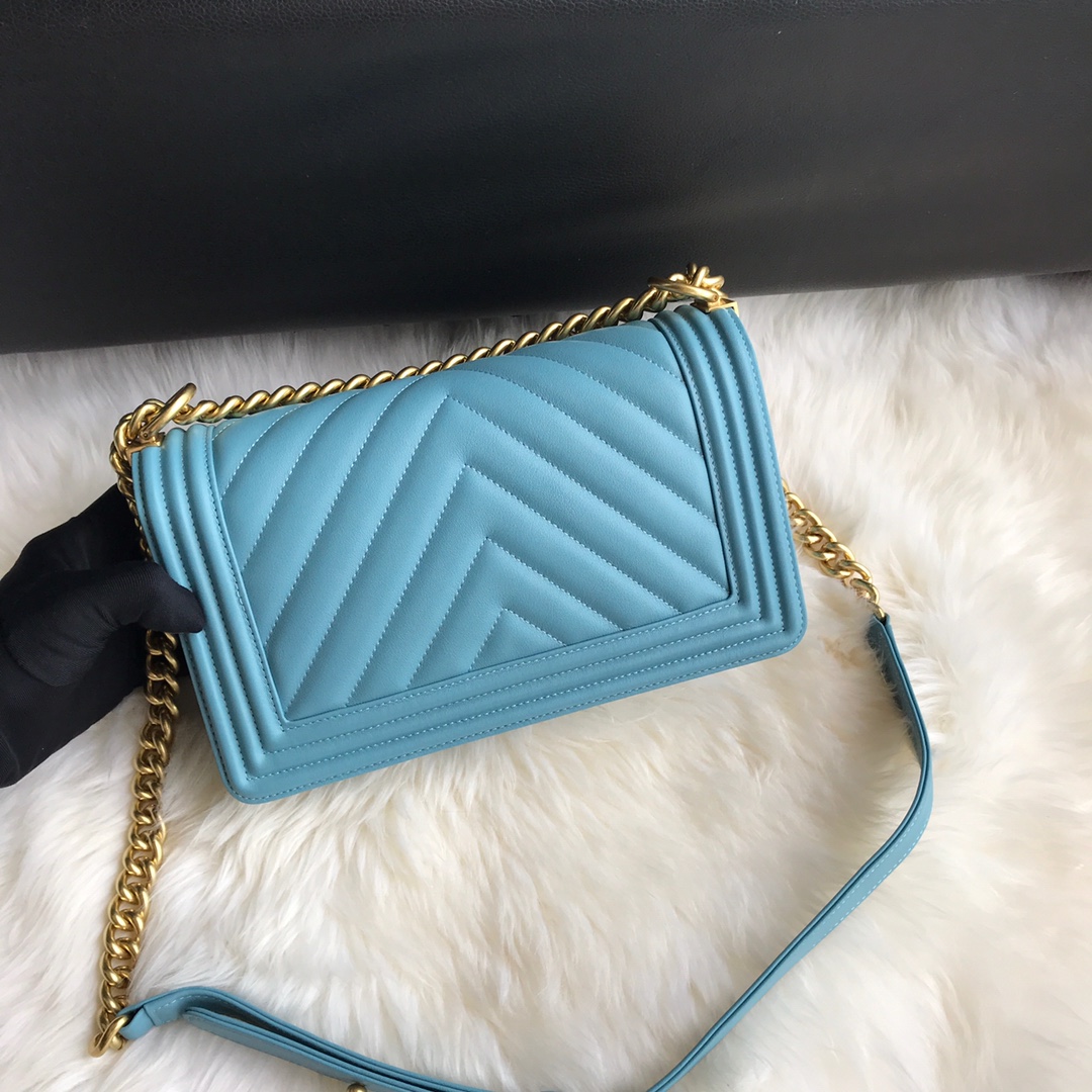  A67086, BOY CHANEL Handbag, Calfskin & Gold-Tone Metal