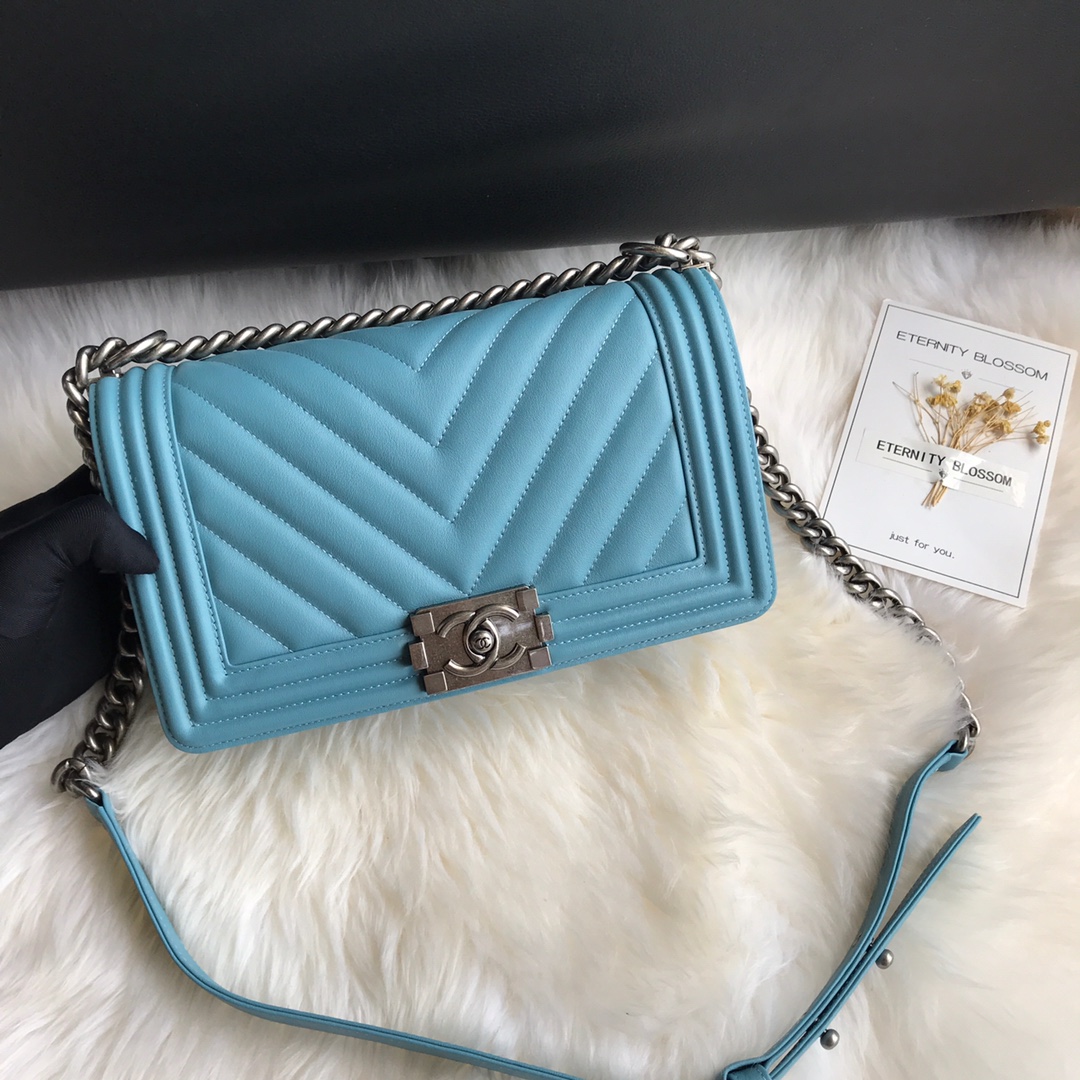  A67086, BOY CHANEL Handbag, Calfskin & Ruthenium-Finish Metal