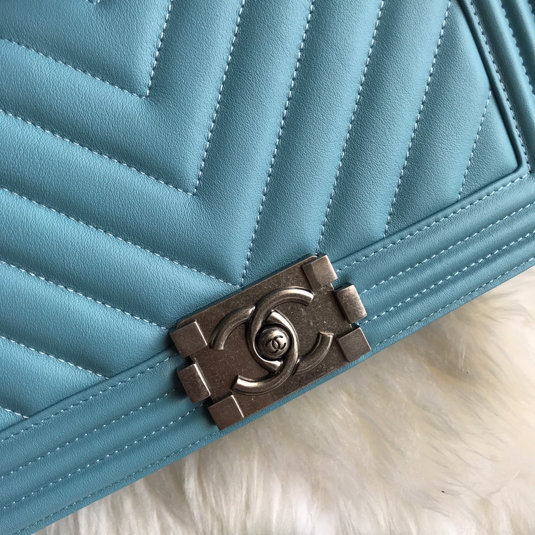  A67086, BOY CHANEL Handbag, Calfskin & Ruthenium-Finish Metal