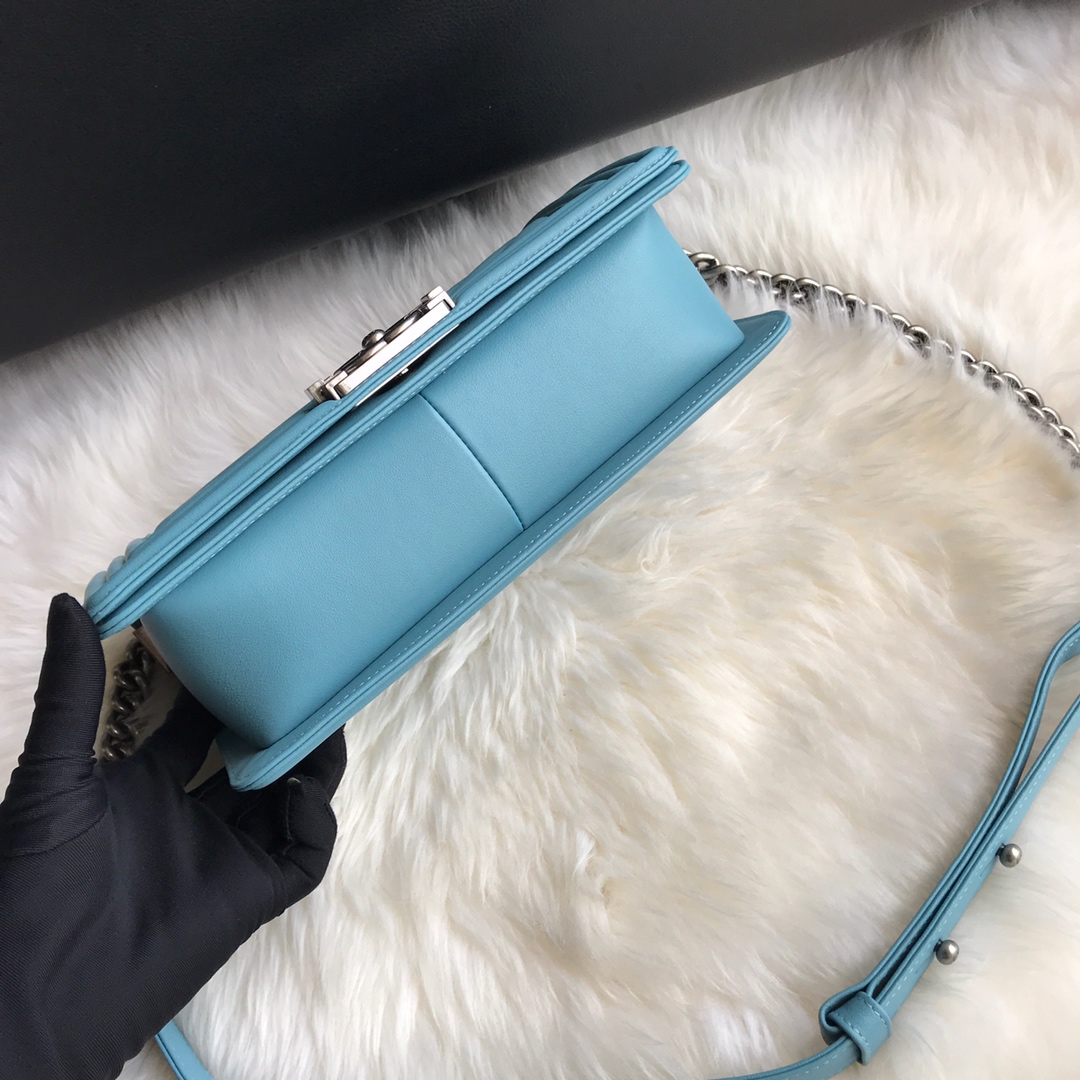  A67086, BOY CHANEL Handbag, Calfskin & Ruthenium-Finish Metal