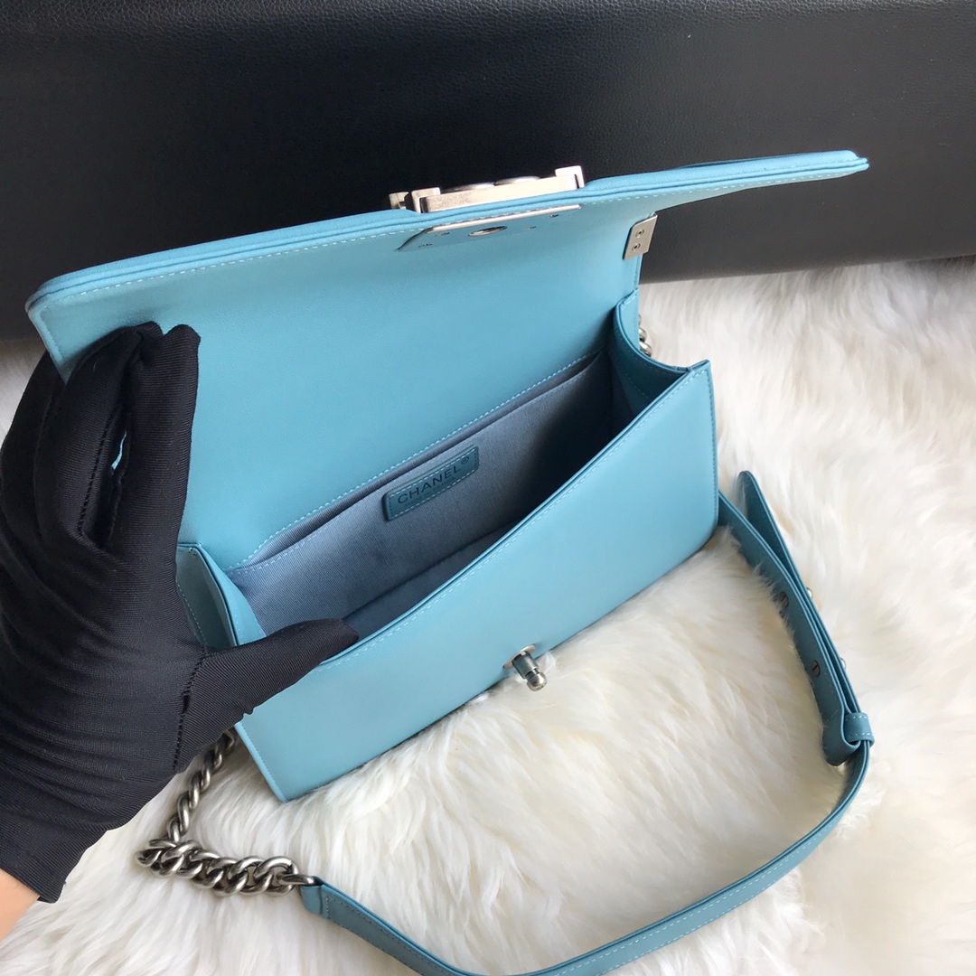  A67086, BOY CHANEL Handbag, Calfskin & Ruthenium-Finish Metal