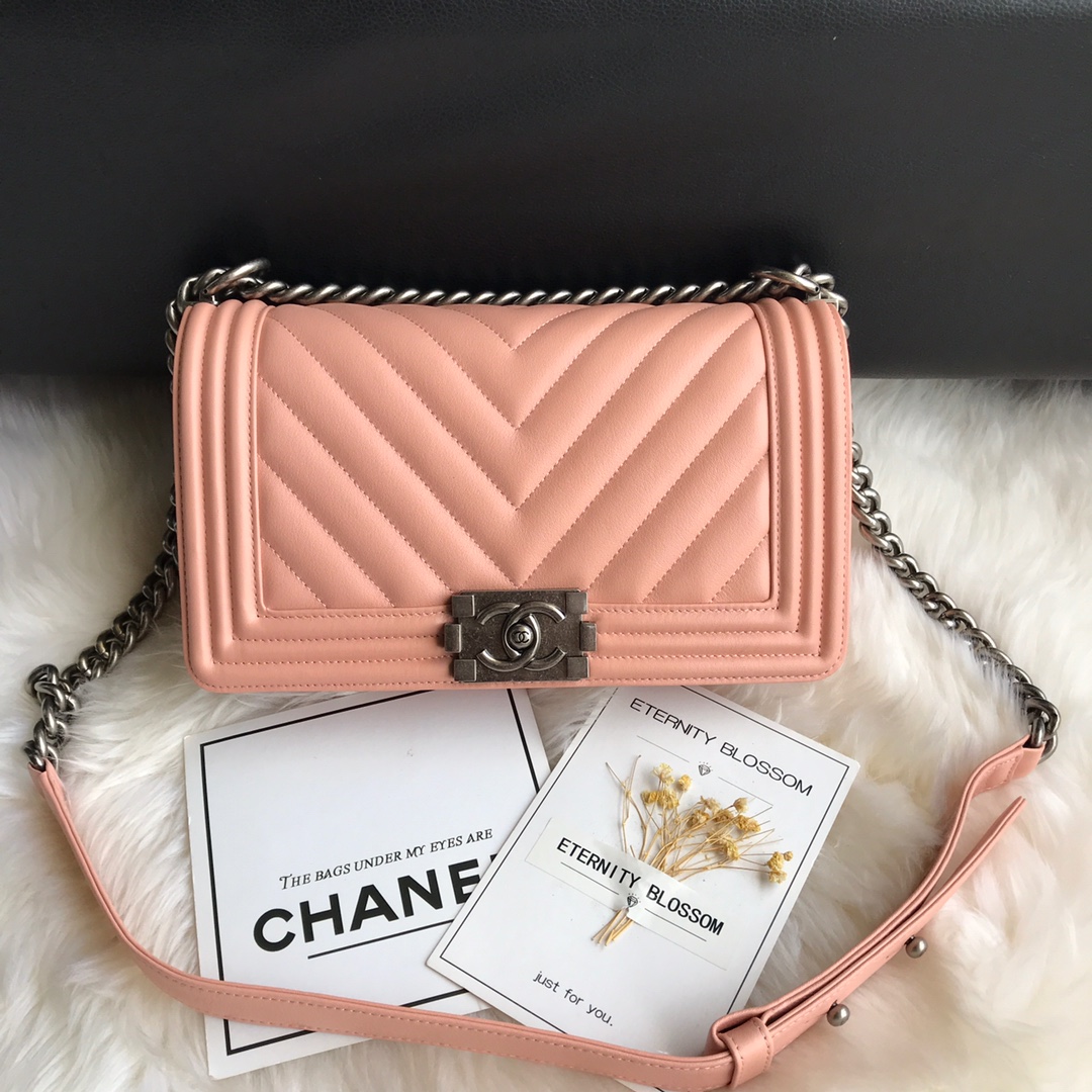  A67086, BOY CHANEL Handbag, Calfskin & Ruthenium-Finish Metal