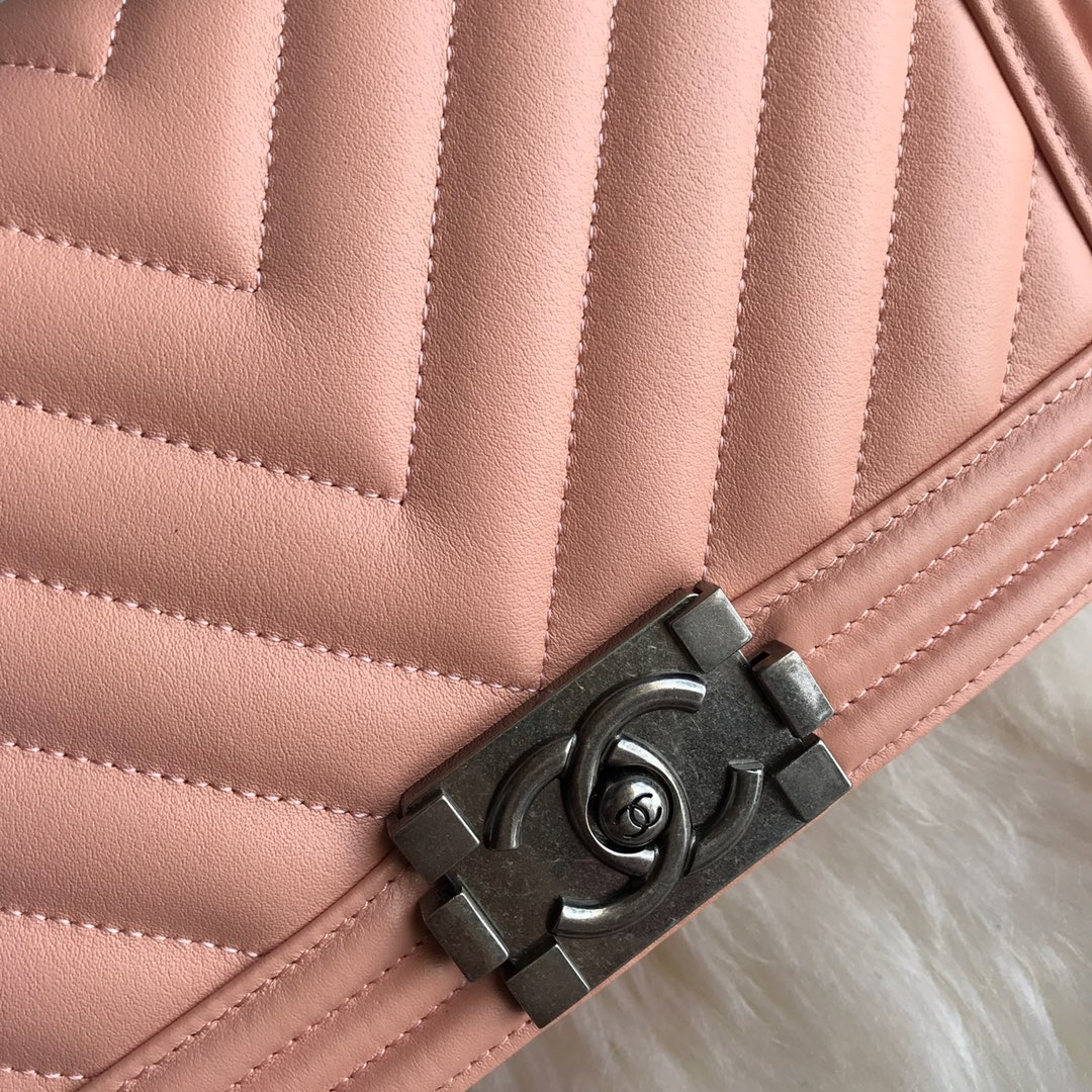  A67086, BOY CHANEL Handbag, Calfskin & Ruthenium-Finish Metal