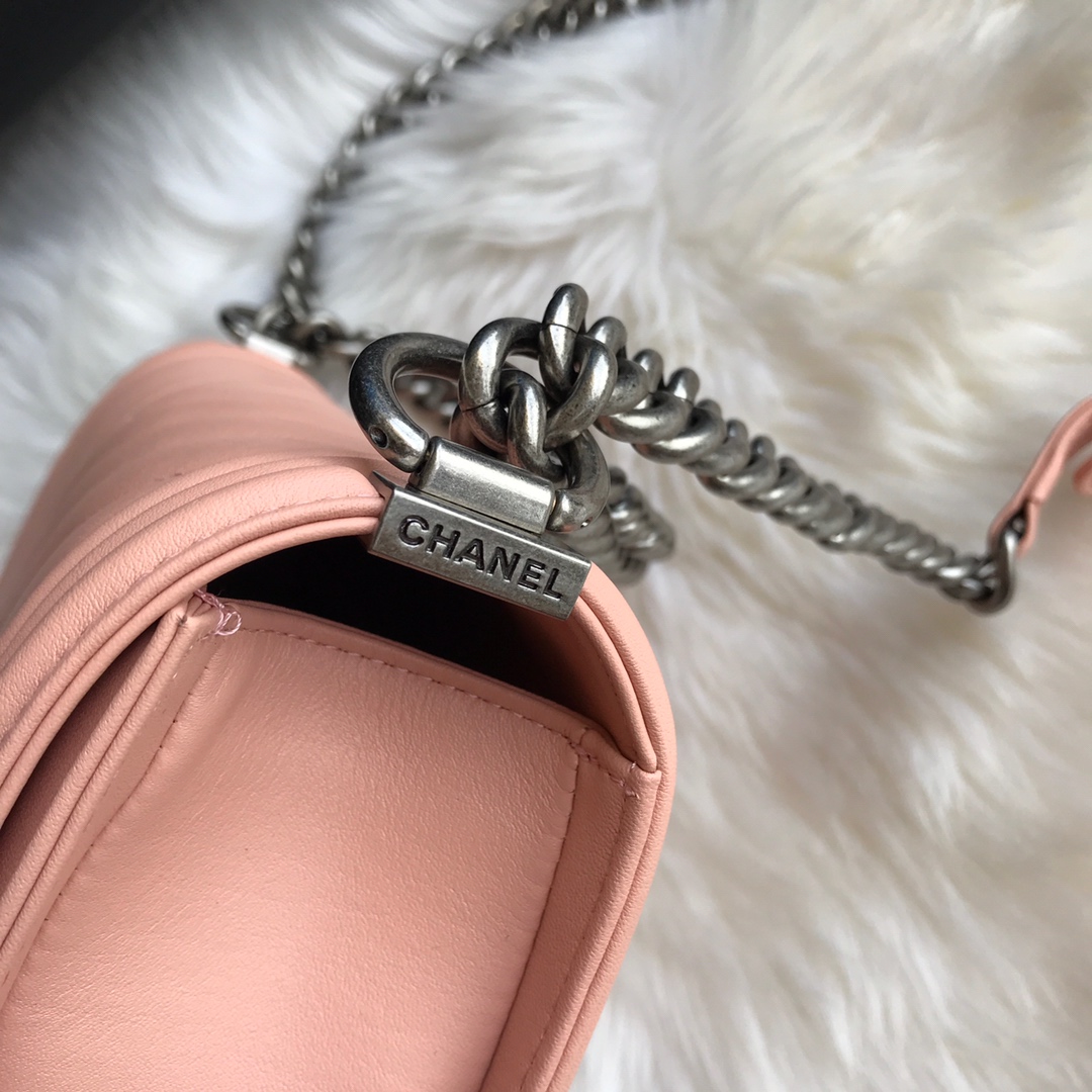  A67086, BOY CHANEL Handbag, Calfskin & Ruthenium-Finish Metal