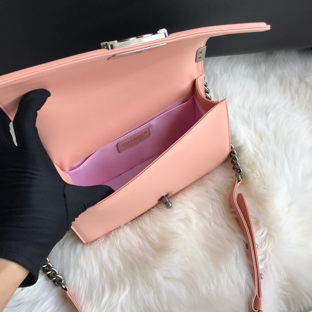  A67086, BOY CHANEL Handbag, Calfskin & Ruthenium-Finish Metal