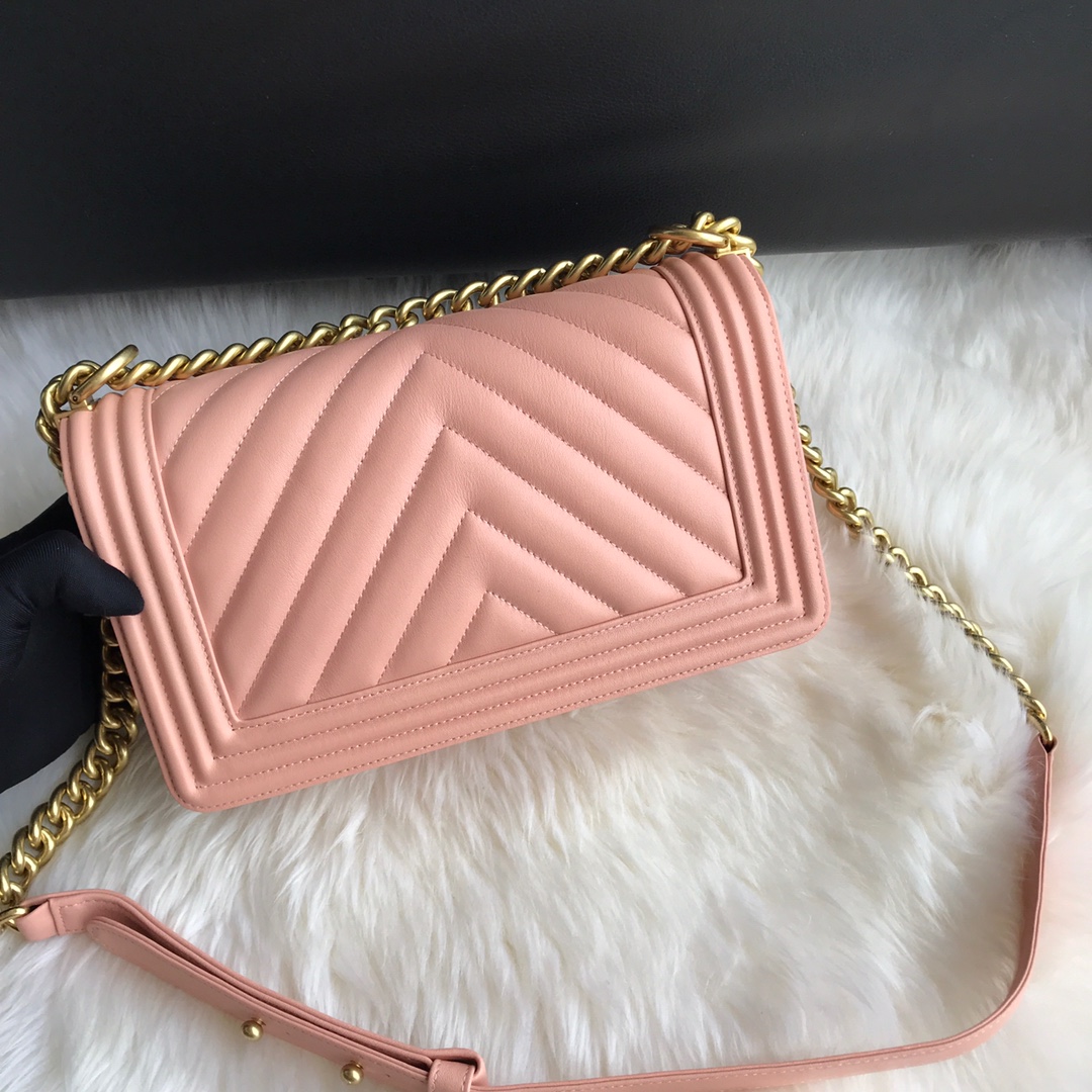  A67086, BOY CHANEL Handbag, Calfskin & Gold-Tone Metal