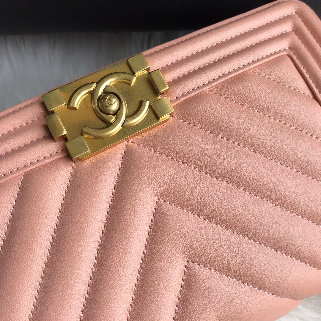  A67086, BOY CHANEL Handbag, Calfskin & Gold-Tone Metal
