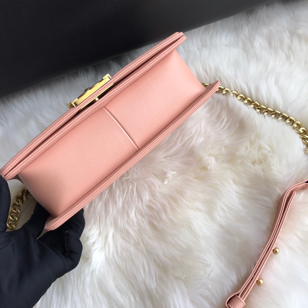  A67086, BOY CHANEL Handbag, Calfskin & Gold-Tone Metal