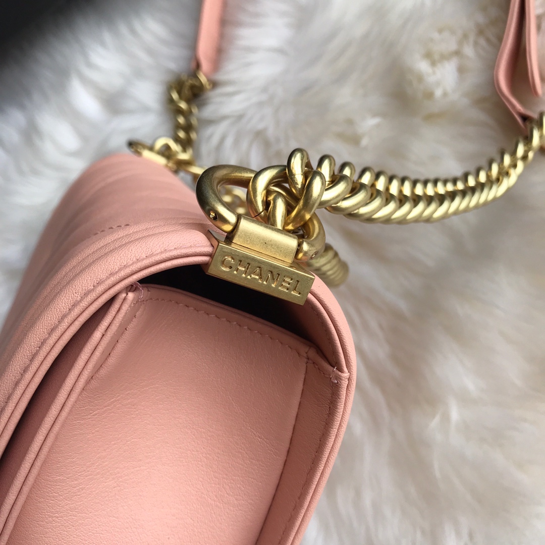  A67086, BOY CHANEL Handbag, Calfskin & Gold-Tone Metal