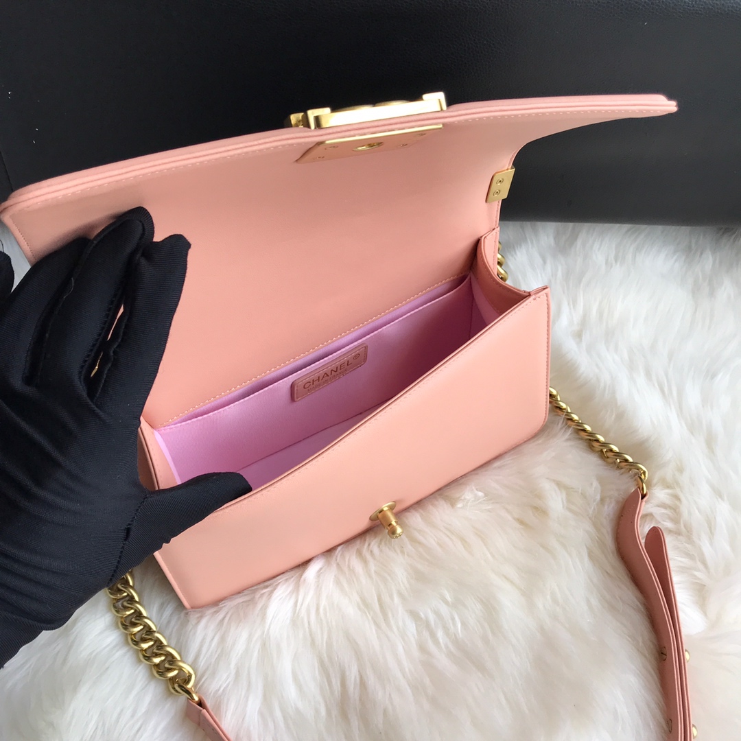  A67086, BOY CHANEL Handbag, Calfskin & Gold-Tone Metal