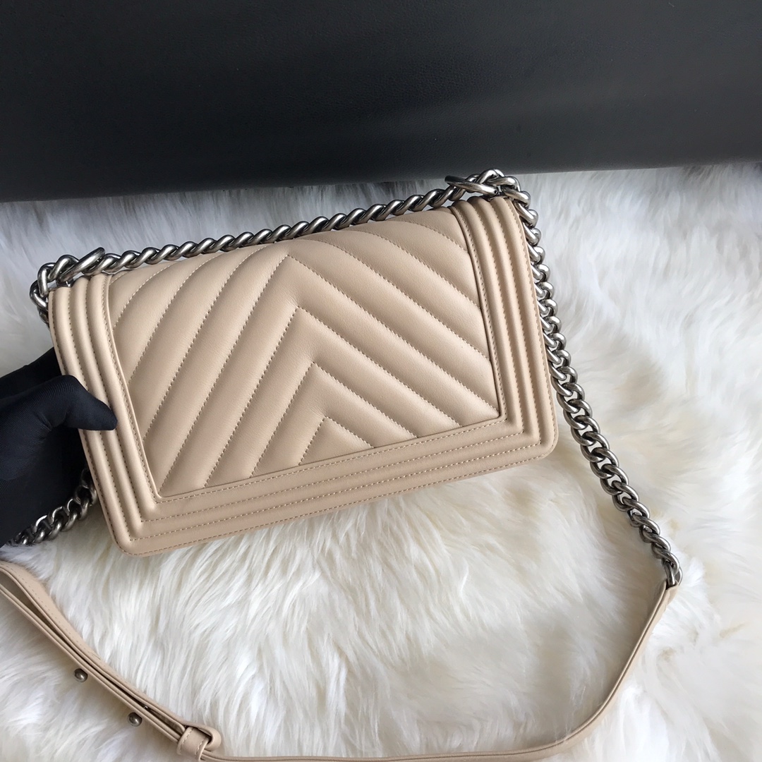  A67086, BOY CHANEL Handbag, Calfskin & Ruthenium-Finish Metal