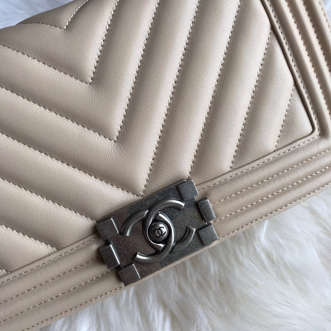  A67086, BOY CHANEL Handbag, Calfskin & Ruthenium-Finish Metal