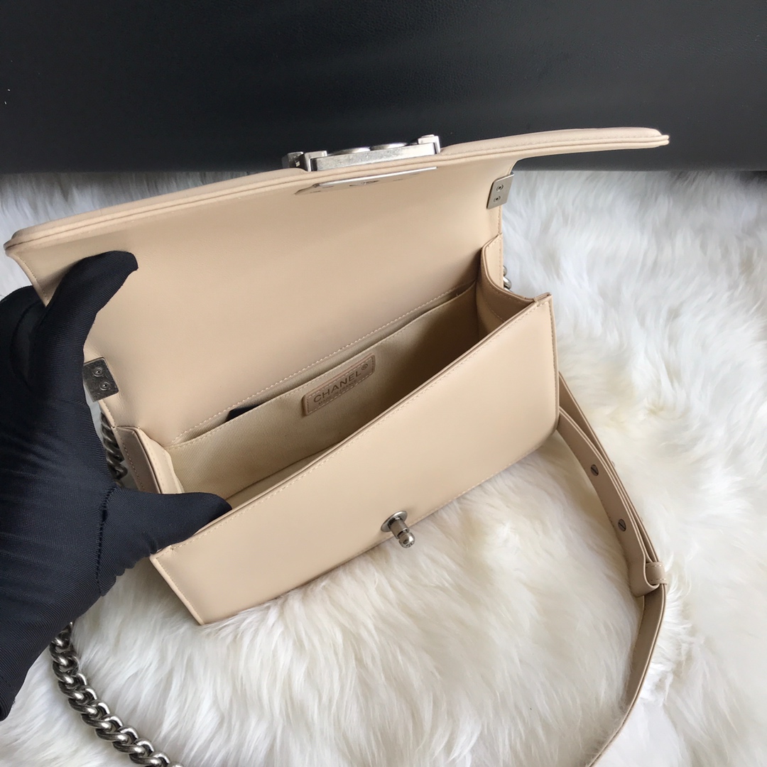  A67086, BOY CHANEL Handbag, Calfskin & Ruthenium-Finish Metal