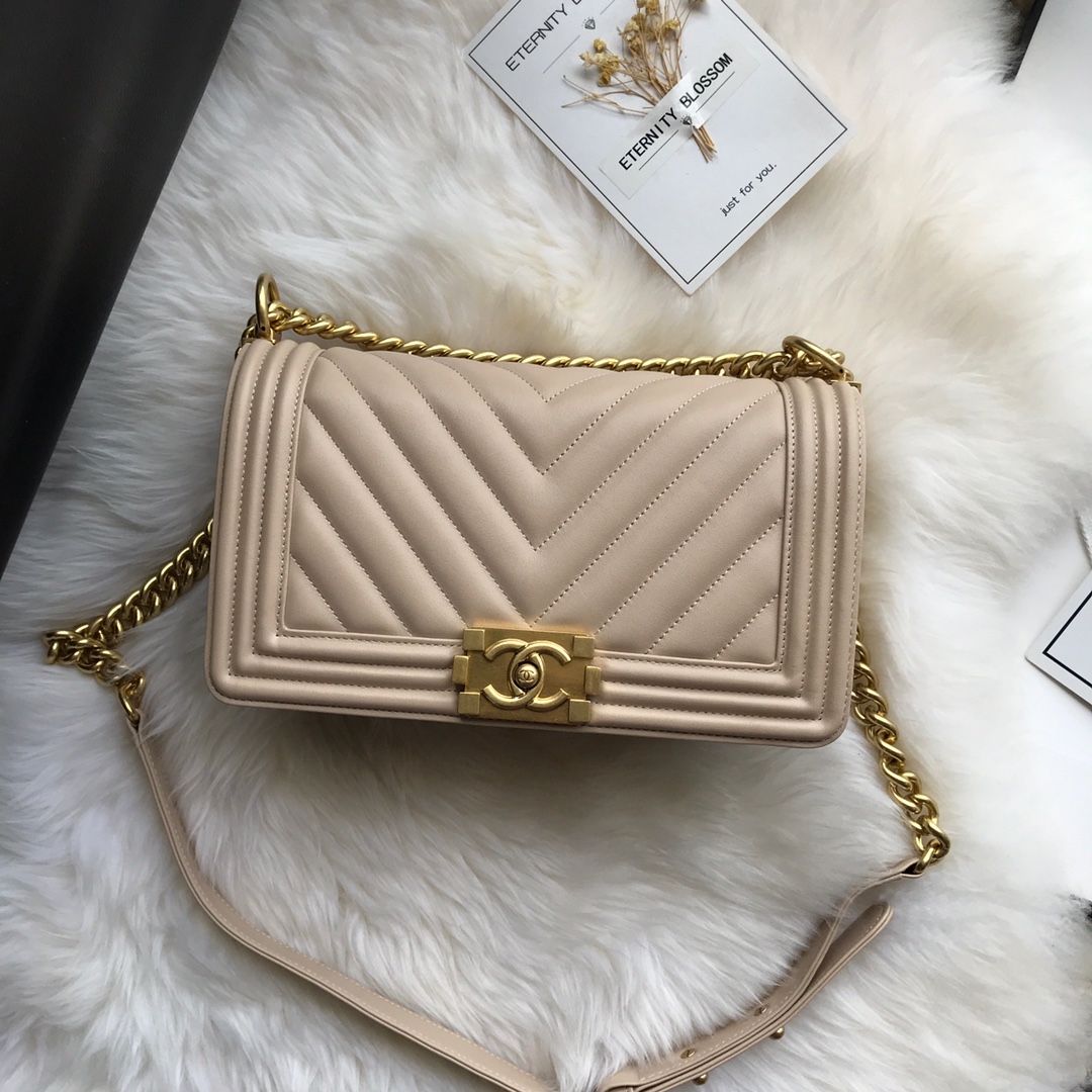  A67086, BOY CHANEL Handbag, Calfskin & Gold-Tone Metal