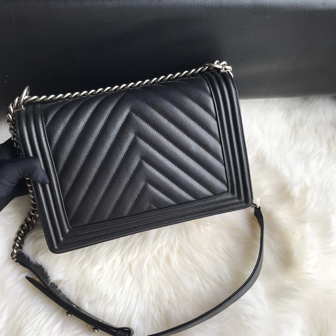  A92193, Large BOY CHANEL Handbag, Calfskin & Ruthenium-Finish Metal