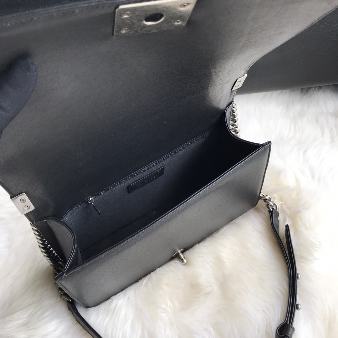  A92193, Large BOY CHANEL Handbag, Calfskin & Ruthenium-Finish Metal