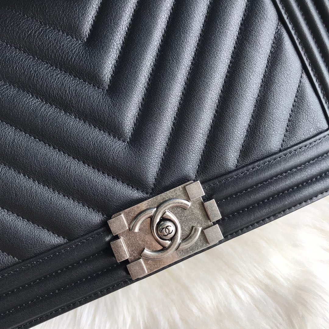  A92193, Large BOY CHANEL Handbag, Calfskin & Ruthenium-Finish Metal