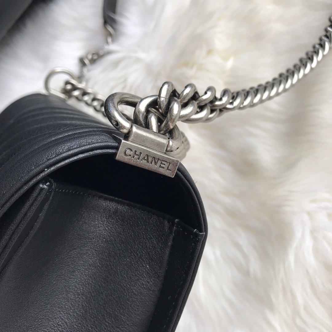  A92193, Large BOY CHANEL Handbag, Calfskin & Ruthenium-Finish Metal