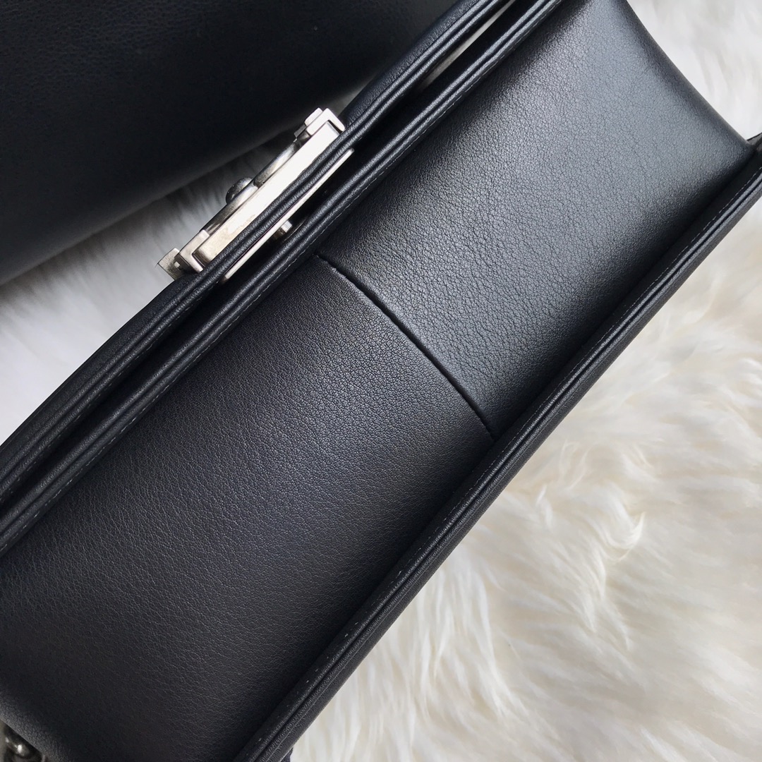  A92193, Large BOY CHANEL Handbag, Calfskin & Ruthenium-Finish Metal