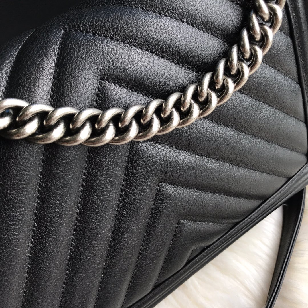  A92193, Large BOY CHANEL Handbag, Calfskin & Ruthenium-Finish Metal