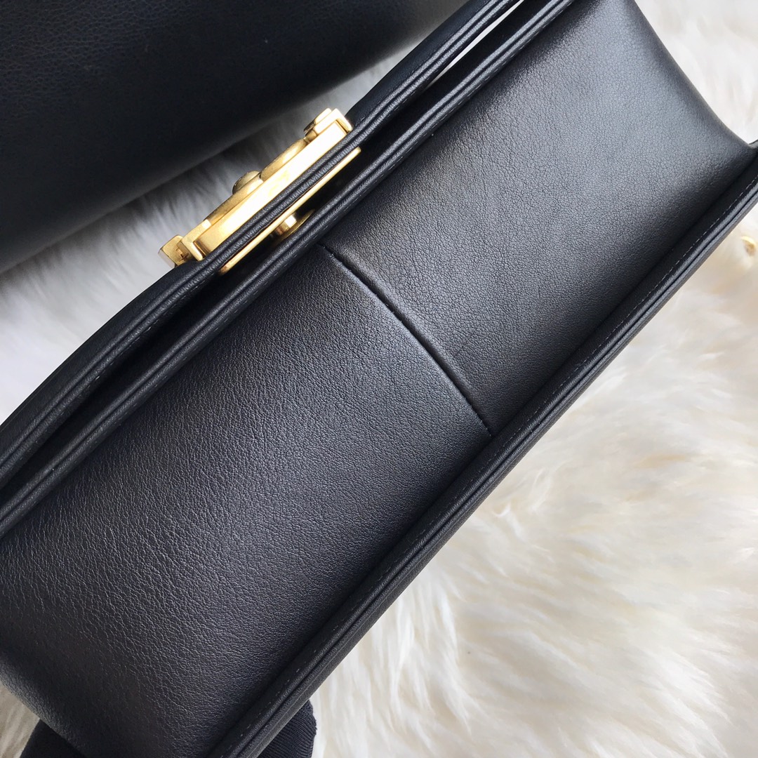  A92193, Large BOY CHANEL Handbag, Calfskin & Gold-Tone Metal