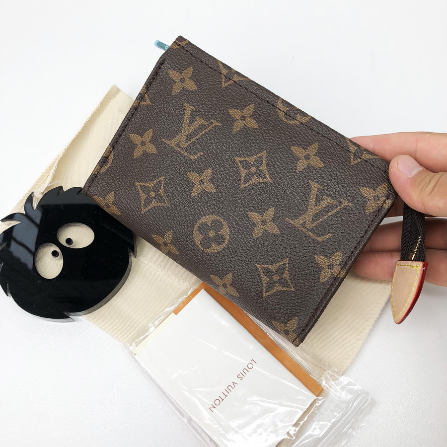 M47546, TOILETRY POUCH 15, Louis Vuitton LV