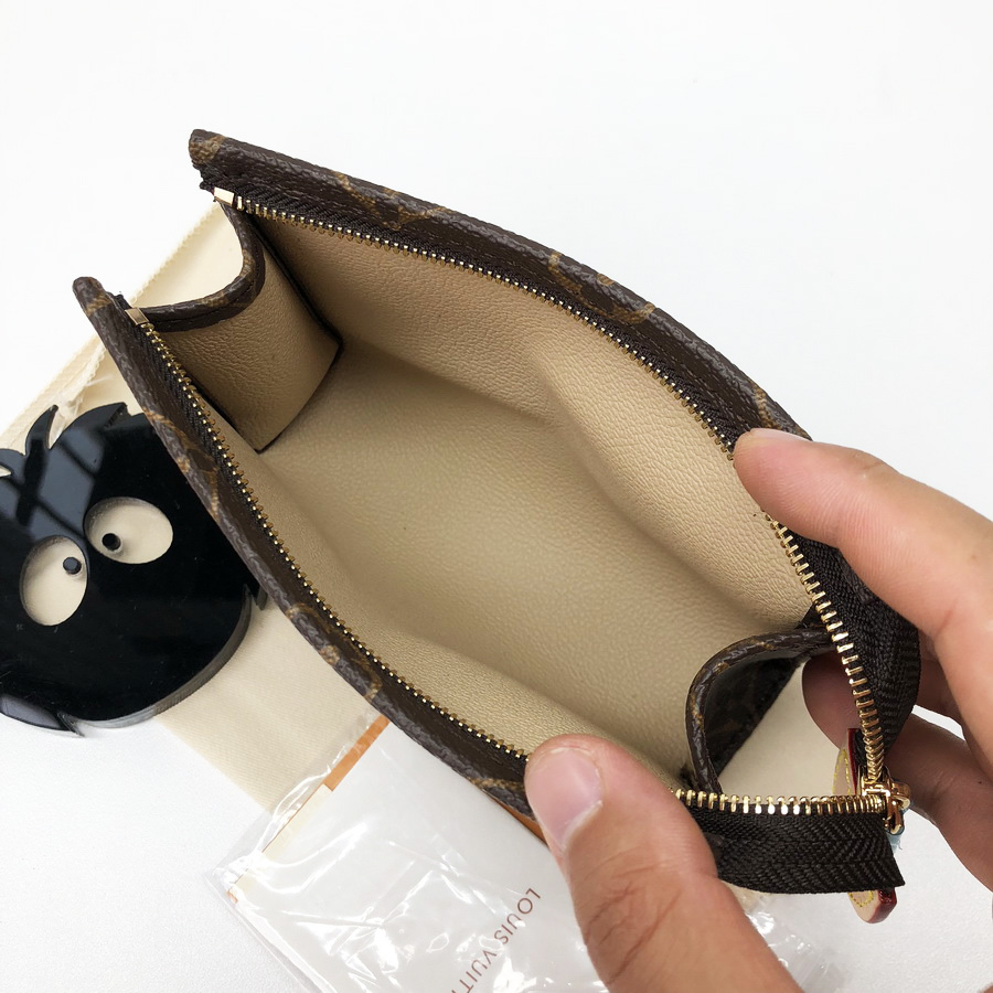 M47546, TOILETRY POUCH 15, Louis Vuitton LV