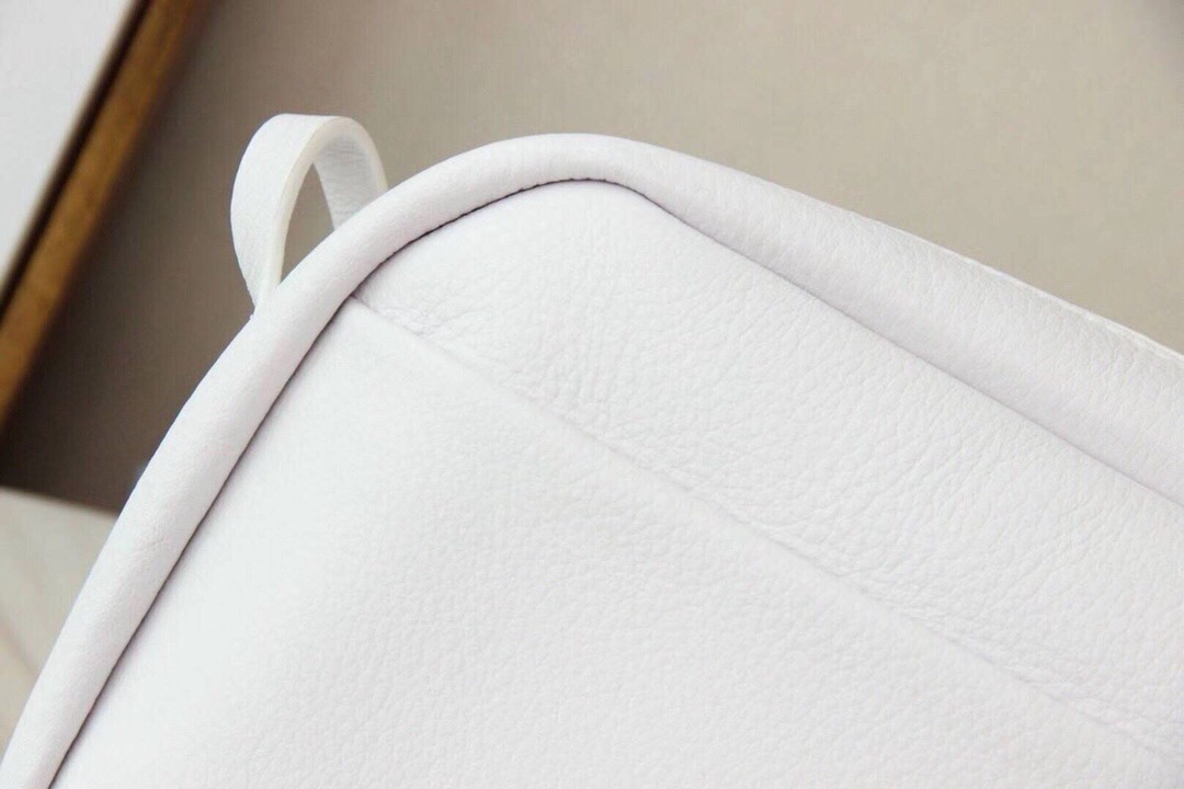 EVERYDAY CAMERA BAG XS, Small calfskin bag with Balenciaga logo