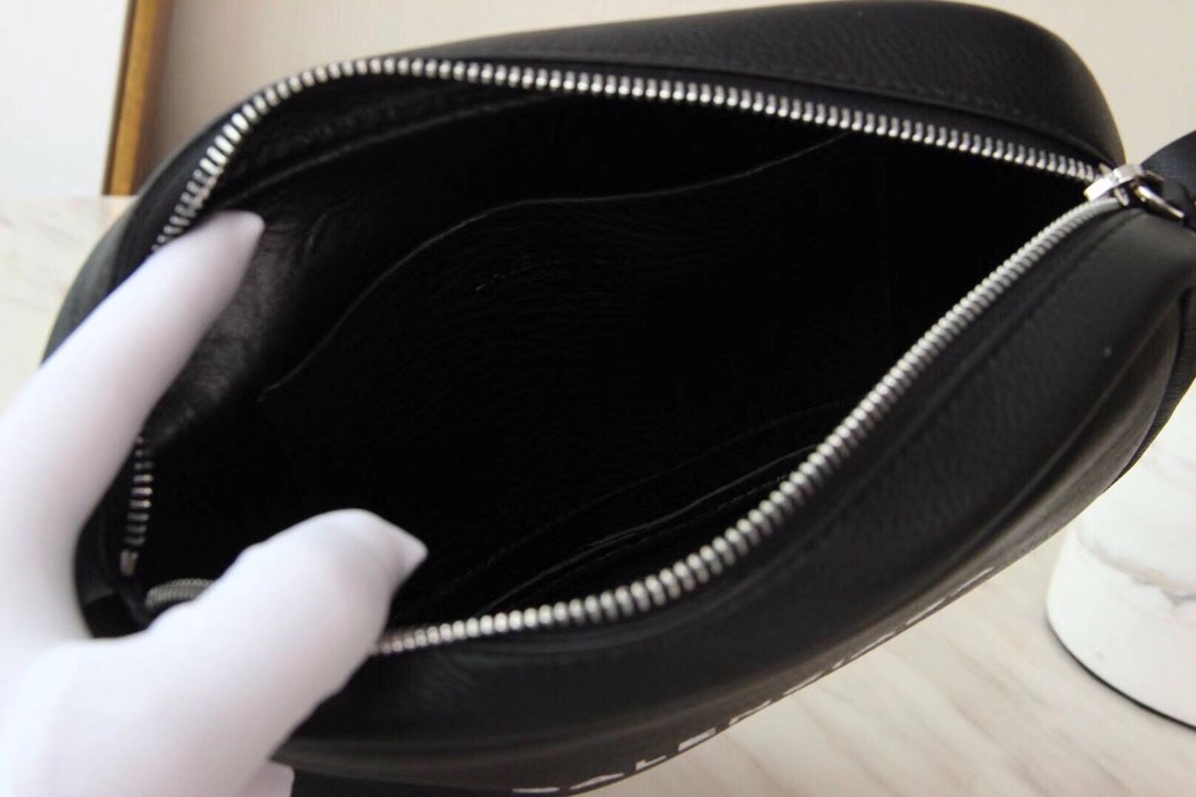EVERYDAY CAMERA BAG S, calfskin bag with Balenciaga logo