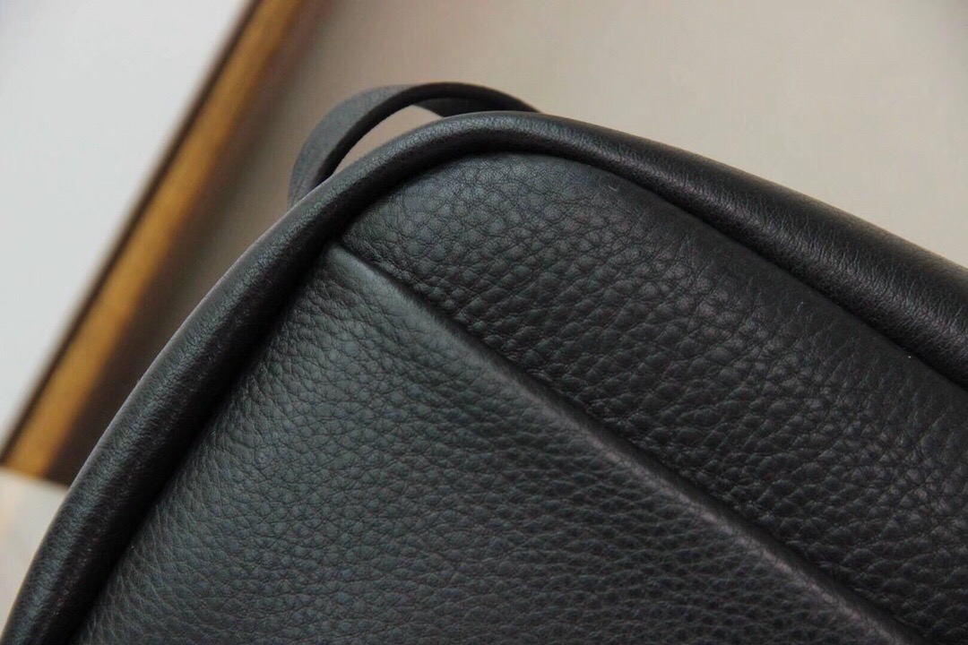 EVERYDAY CAMERA BAG S, calfskin bag with Balenciaga logo