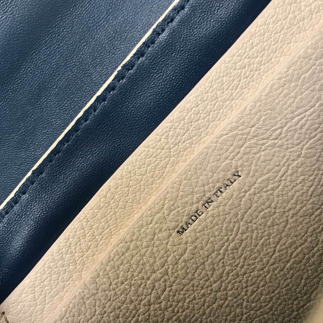 40766441, The Small Leather D-ring Bag, Burberry Handbags