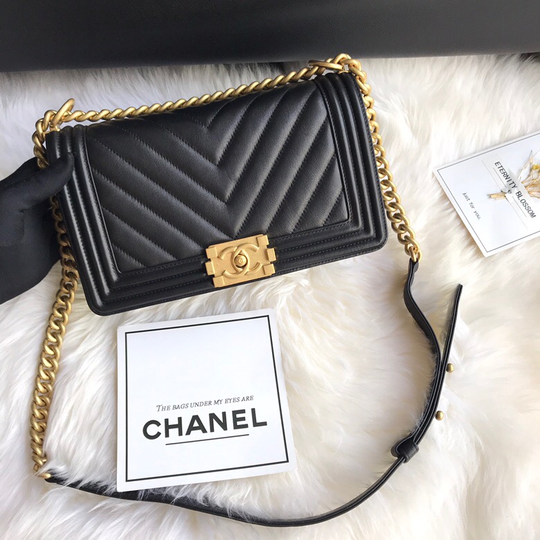  A67086, BOY CHANEL Handbag, Calfskin & Ruthenium-Finish Metal
