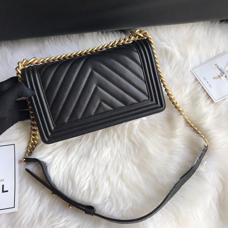  A67086, BOY CHANEL Handbag, Calfskin & Ruthenium-Finish Metal
