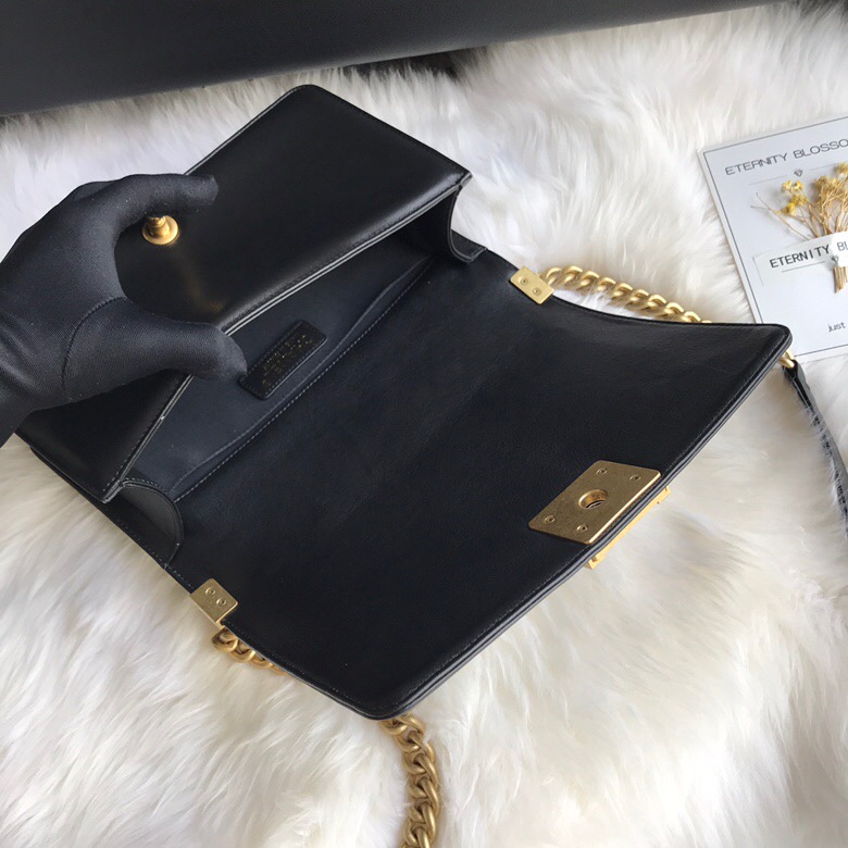  A67086, BOY CHANEL Handbag, Calfskin & Ruthenium-Finish Metal