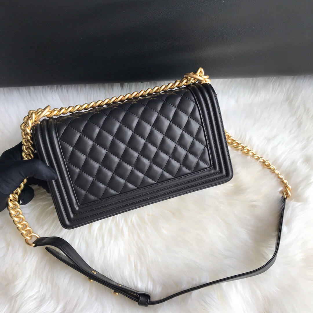 A67086, CHANEL BOY CHANEL HANDBAG, LAMBSKIN