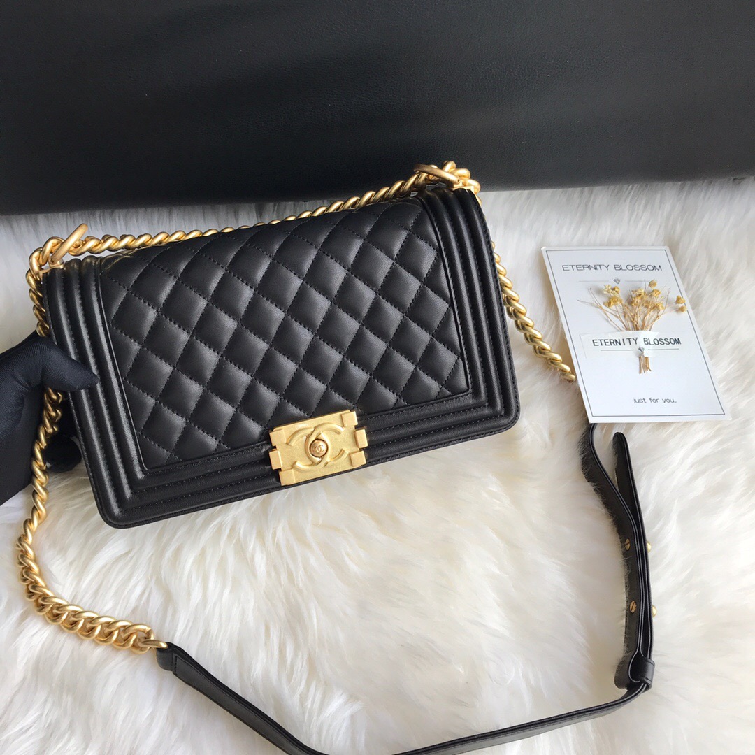 A67086, CHANEL BOY CHANEL HANDBAG, LAMBSKIN