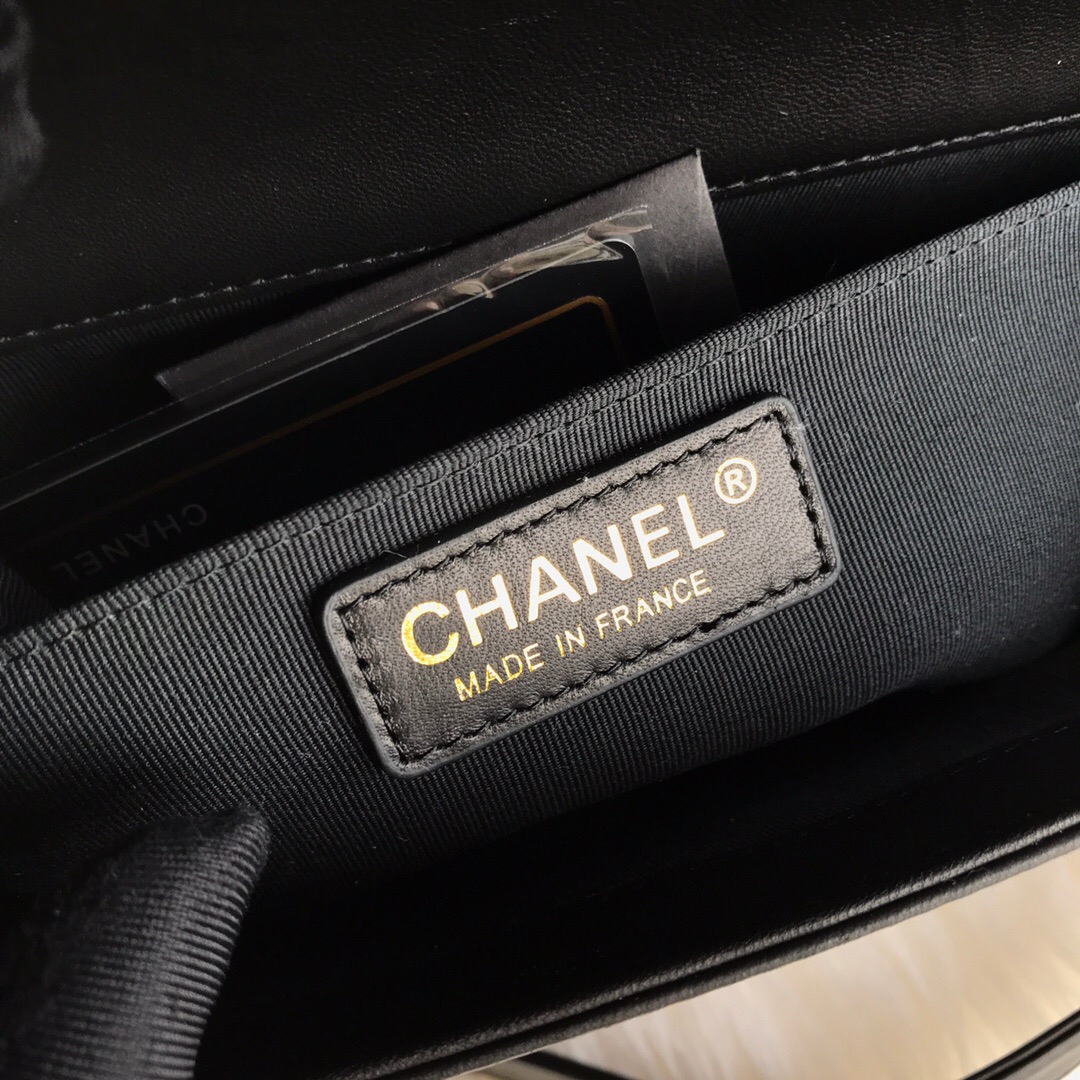 A67086, CHANEL BOY CHANEL HANDBAG, LAMBSKIN
