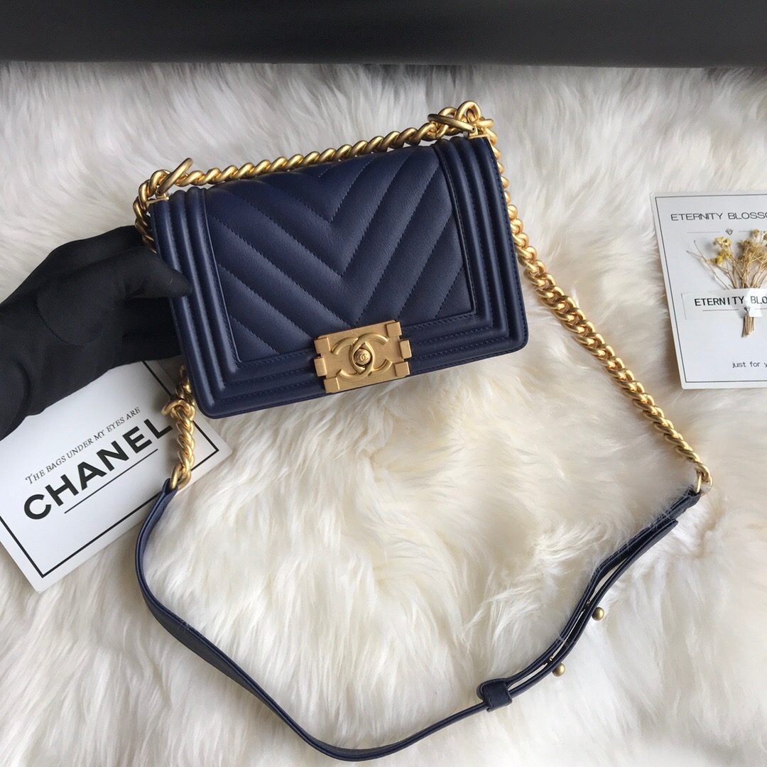 A67085, Small BOY CHANEL Handbag, Calfskin