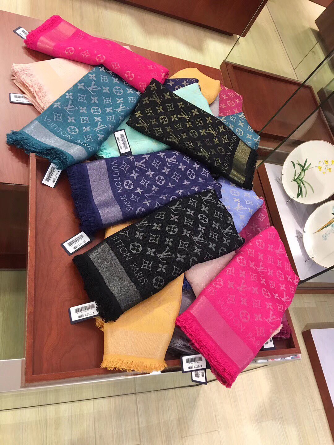 MONOGRAM SHINE(Silver) SHAWL, LOUIS VUITTON LV SHAWL