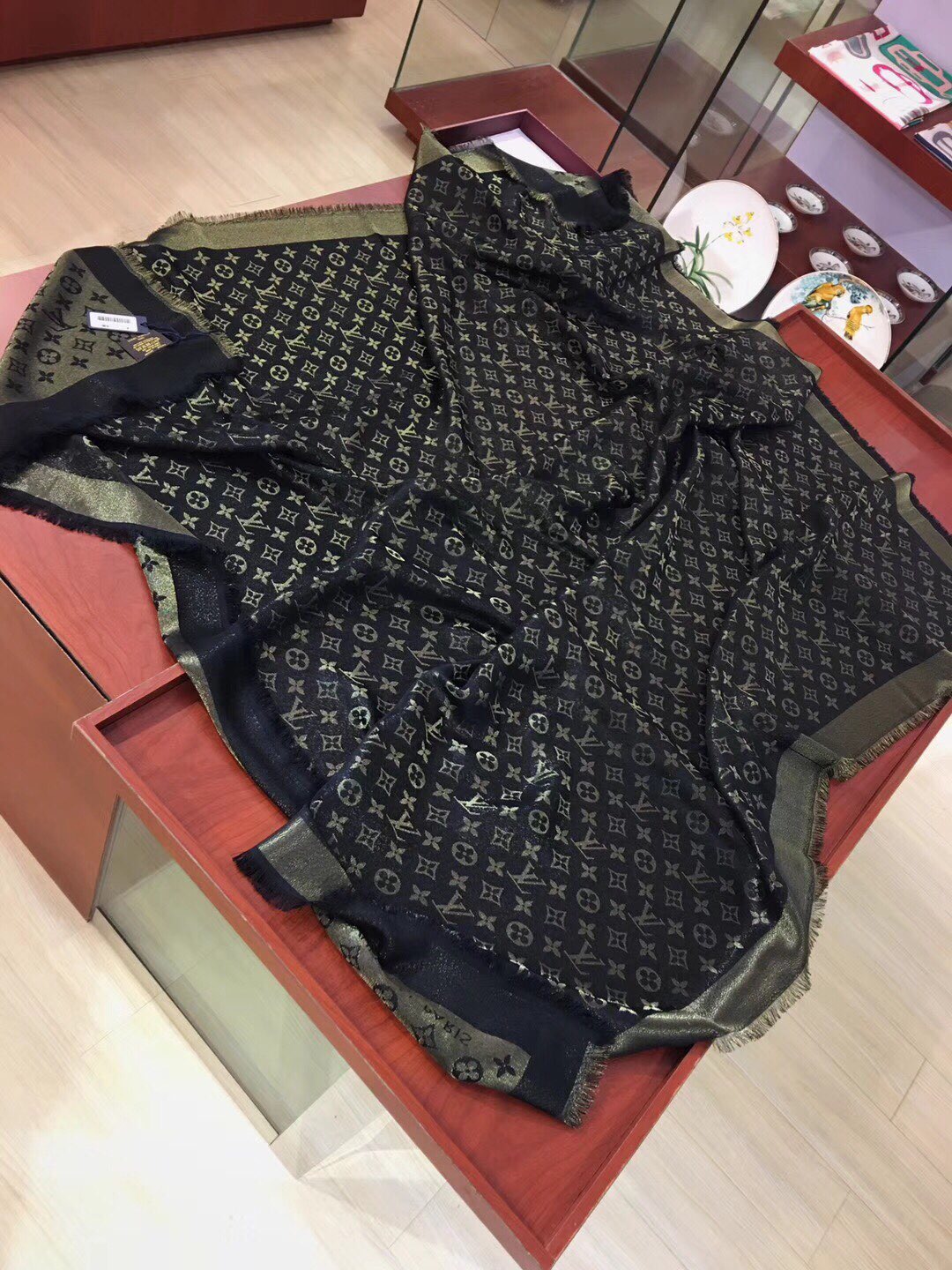 MONOGRAM SHINE(Gold) SHAWL, LOUIS VUITTON LV SHAWL