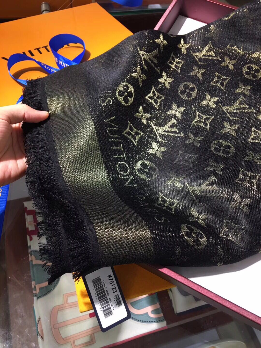 MONOGRAM SHINE(Gold) SHAWL, LOUIS VUITTON LV SHAWL