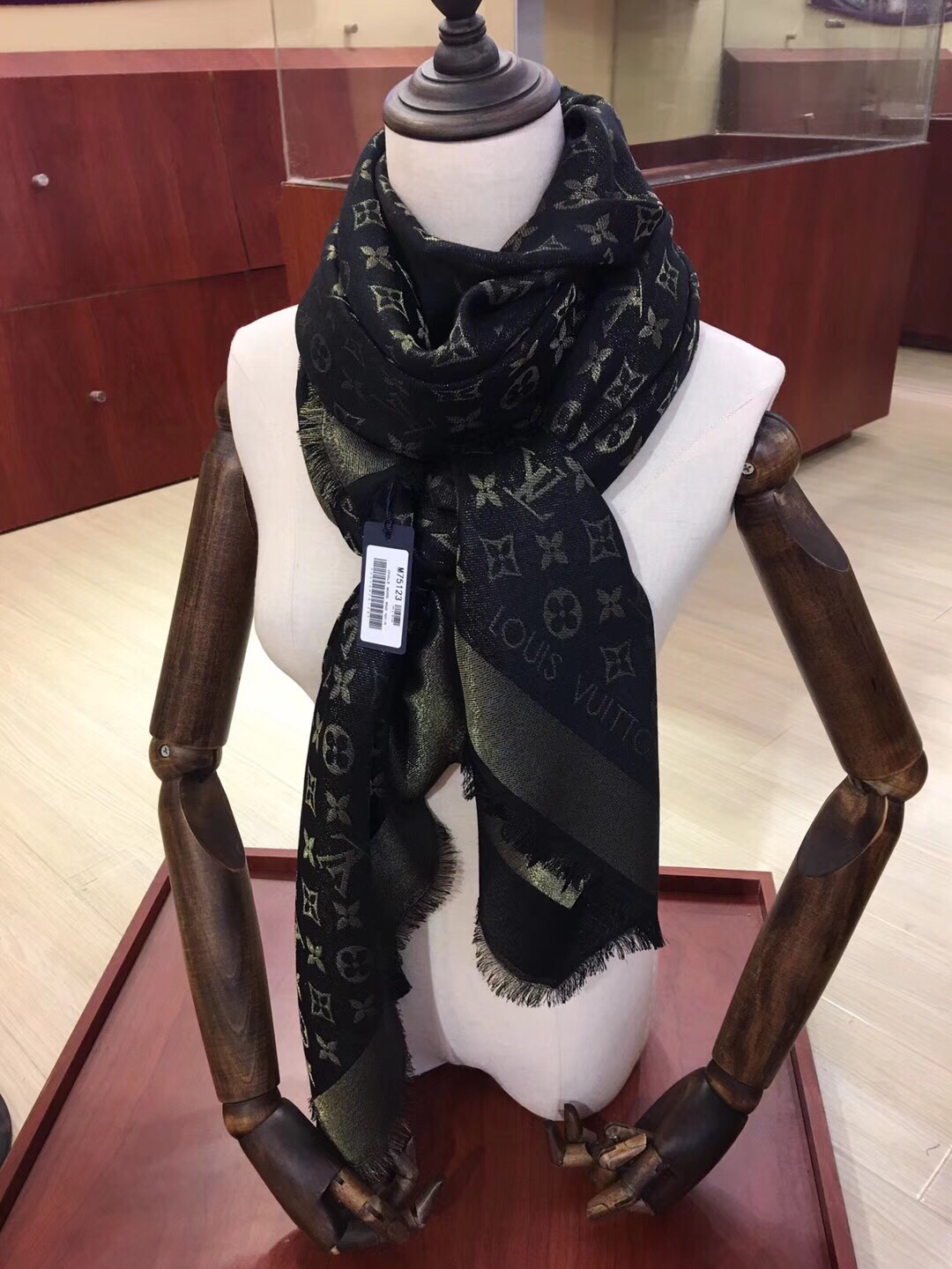 MONOGRAM SHINE(Gold) SHAWL, LOUIS VUITTON LV SHAWL