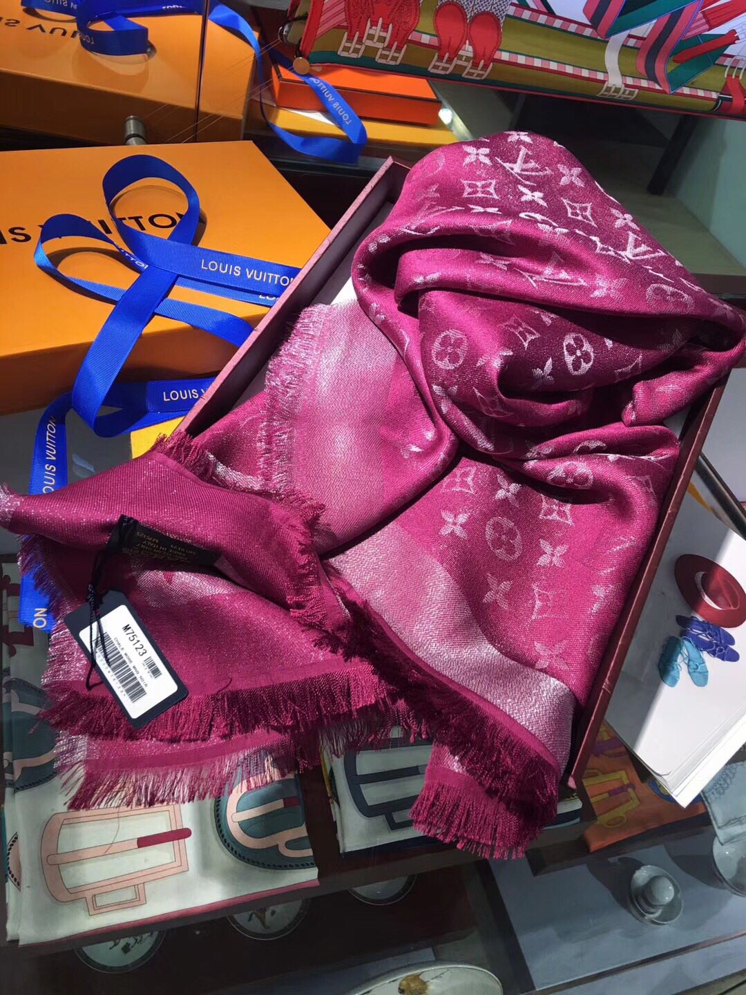 MONOGRAM SHINE(Silver) SHAWL, LOUIS VUITTON LV SHAWL
