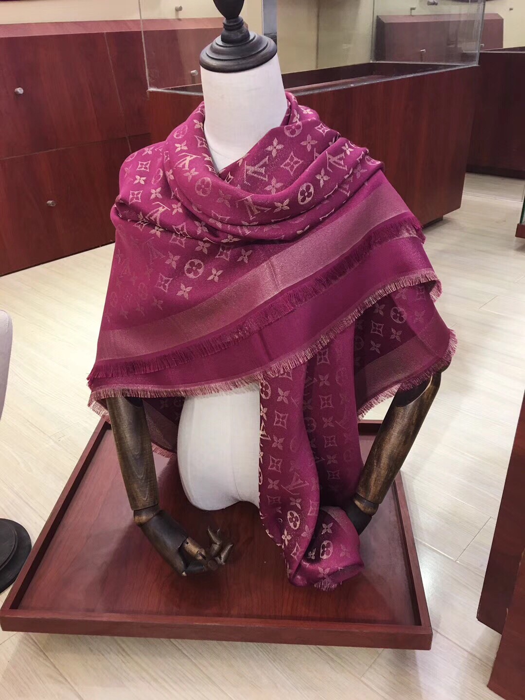 MONOGRAM SHINE(Gold) SHAWL, LOUIS VUITTON LV SHAWL