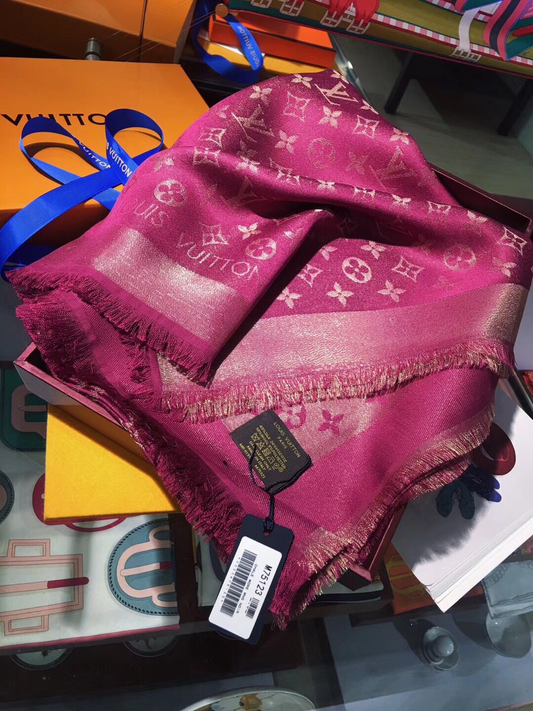 MONOGRAM SHINE(Gold) SHAWL, LOUIS VUITTON LV SHAWL